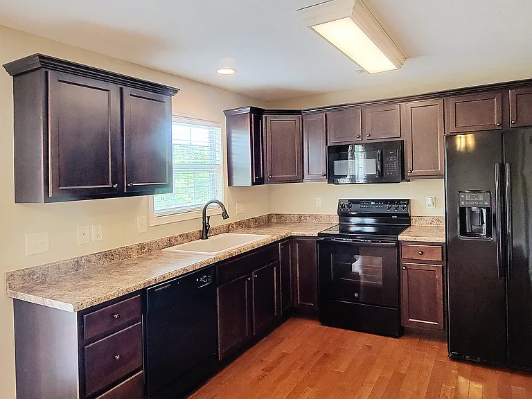 652 Grays Pointe Ct — Photo 5