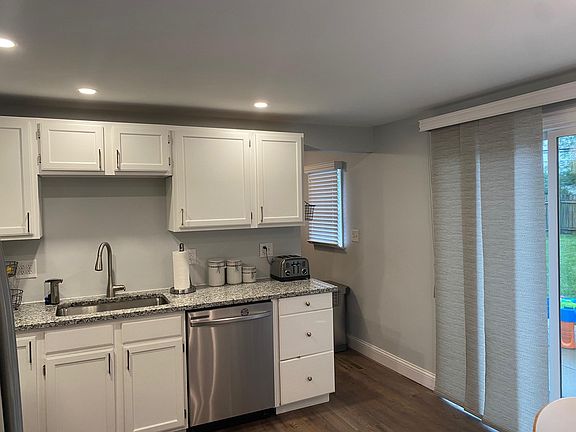 4th image of 327 Amesbury Dr