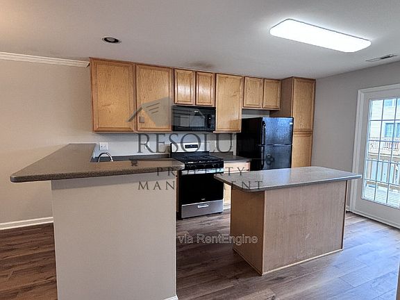 3rd image of 9804 Grettle Ct