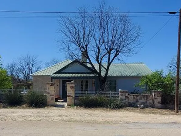 910 Gay St, Menard, TX 76859