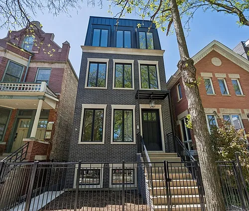 2202 N Leavitt St #2 Photo 1