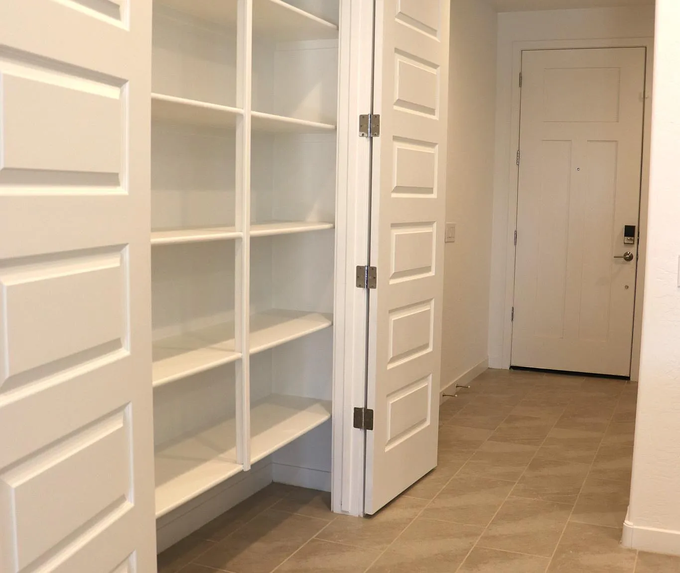 5 bed, 1953 sqft, $2,395 — Photo 4