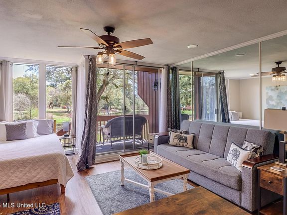 3rd image of 114 Lakeside Villa #B
