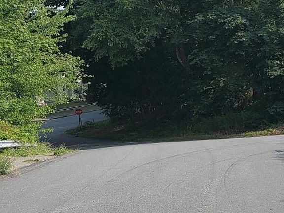 Exterior Neighborhood (street photo)