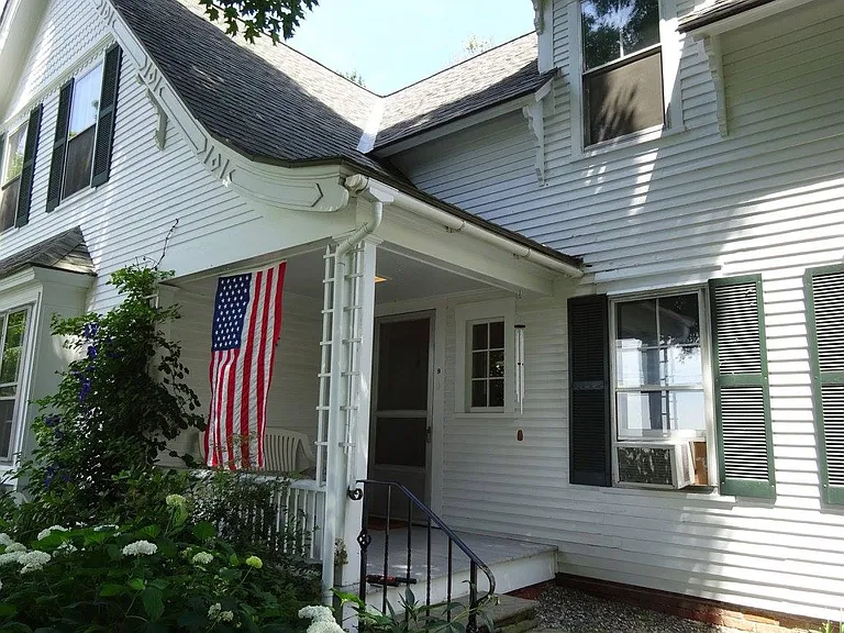 9 Pleasant St — Photo 3