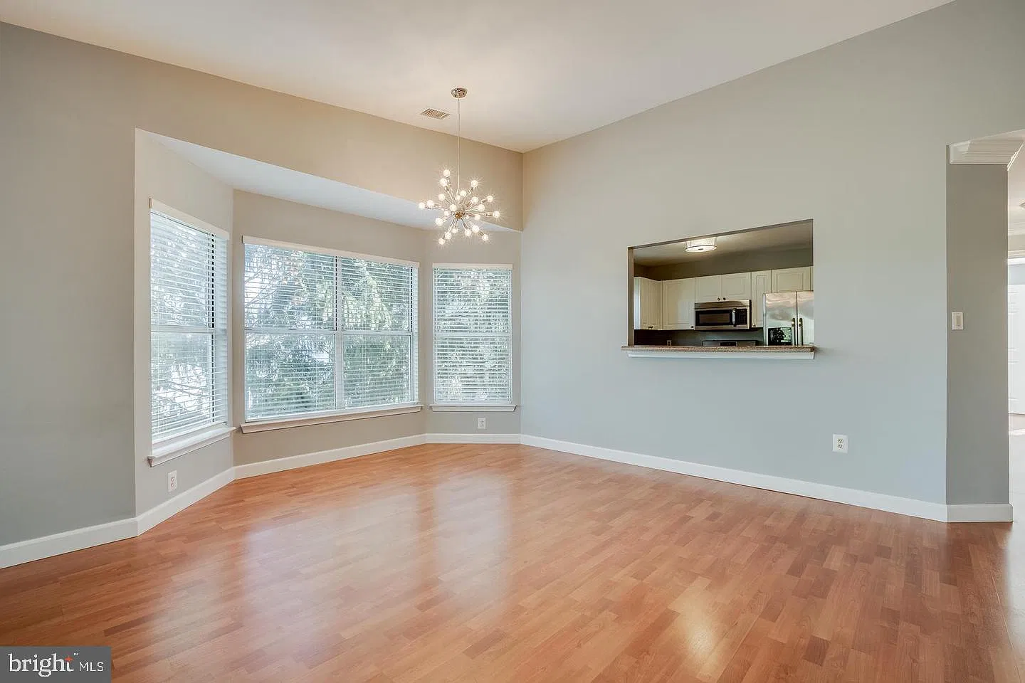 Lakeshore Condo — Photo 4