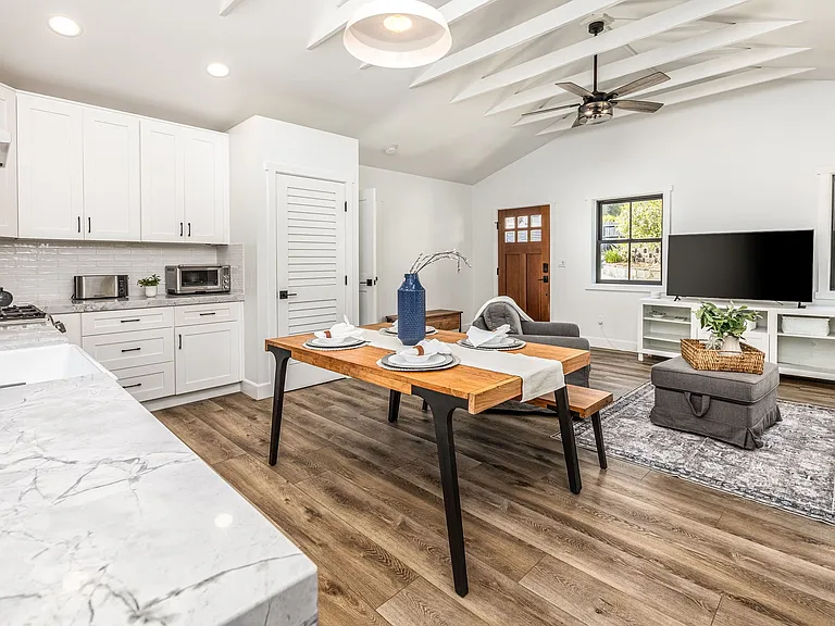 2335 Ivy Rd — Photo 45
