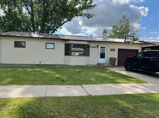 2525 5th St NW, Minot, ND 58703