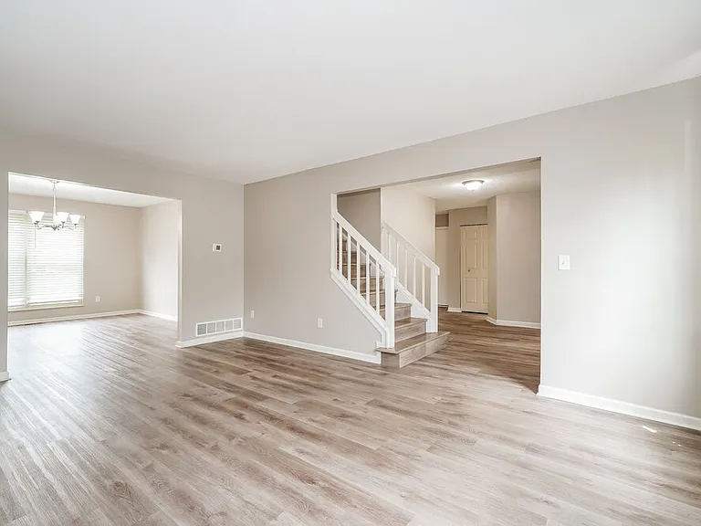 1127 Crestview St — Photo 5