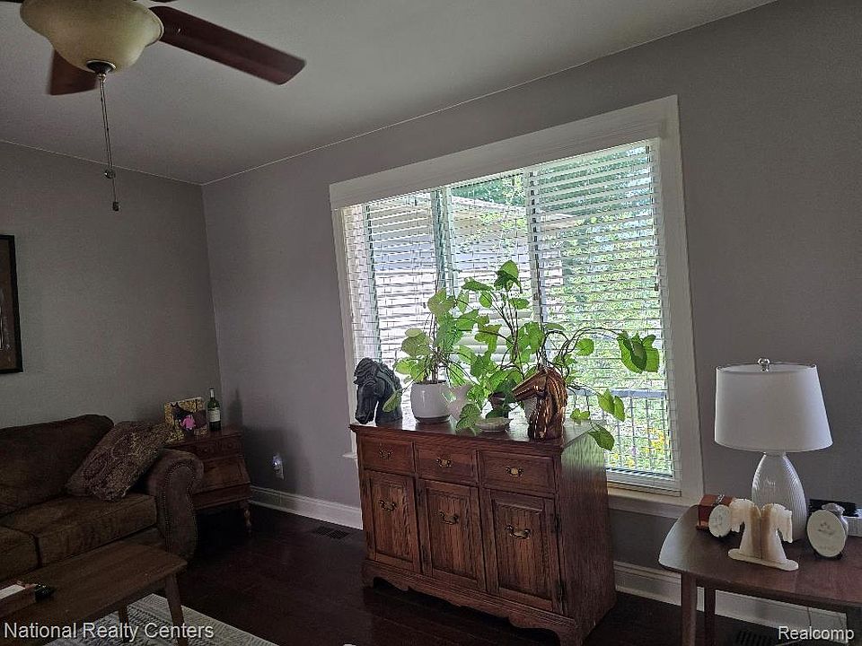 9404 Edward Dr, photo 8