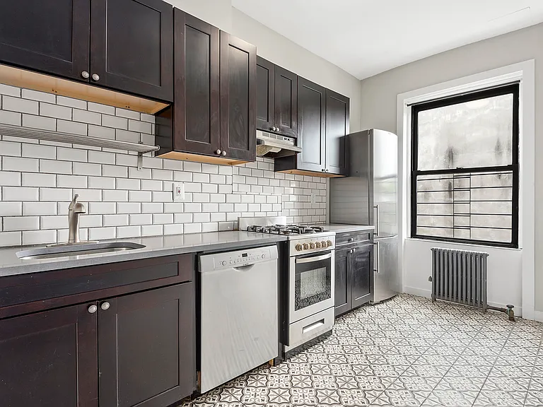 547 Throop Ave #4L — Photo 1
