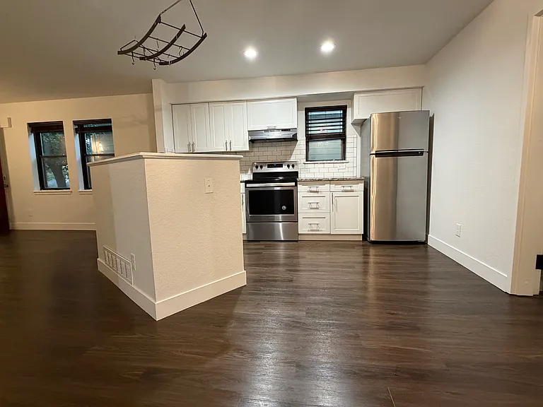 2 Acoma St — Photo 8