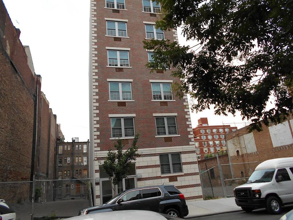 2nd image of 155 E 109th St APT 4B