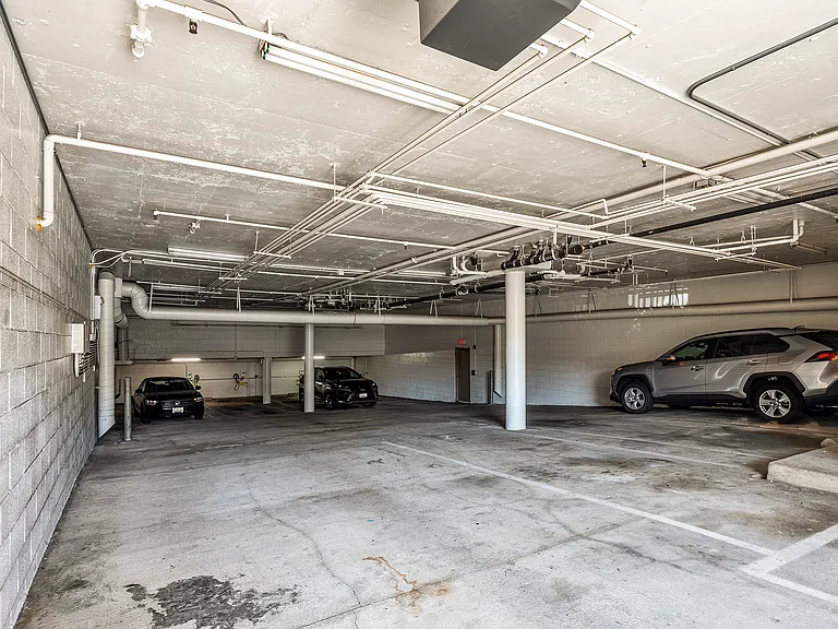 Alcott Apartments — Photo 5