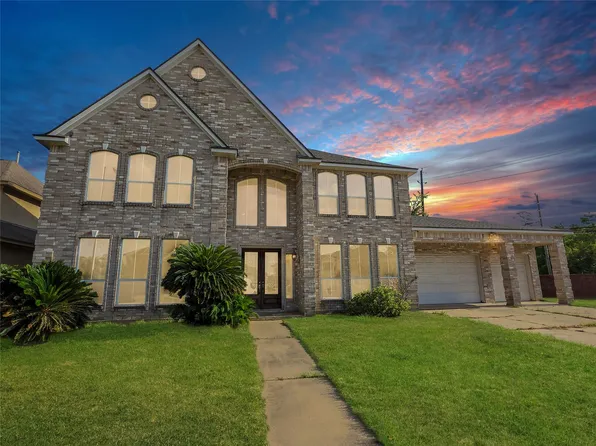 7402 Regency Pl, Spring, TX 77379