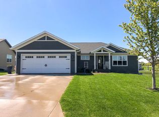 1304 Olympia Pl SE, Orange City, IA 51041