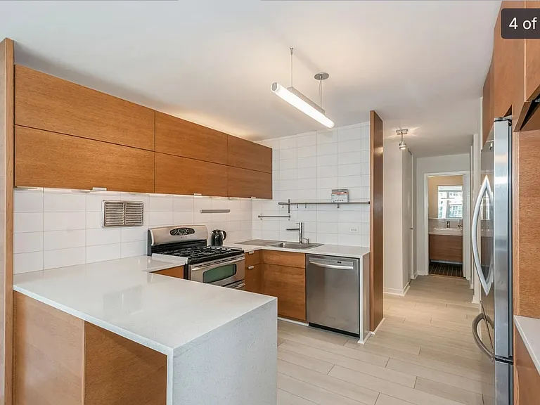 400 E Randolph St #1430 — Photo 4