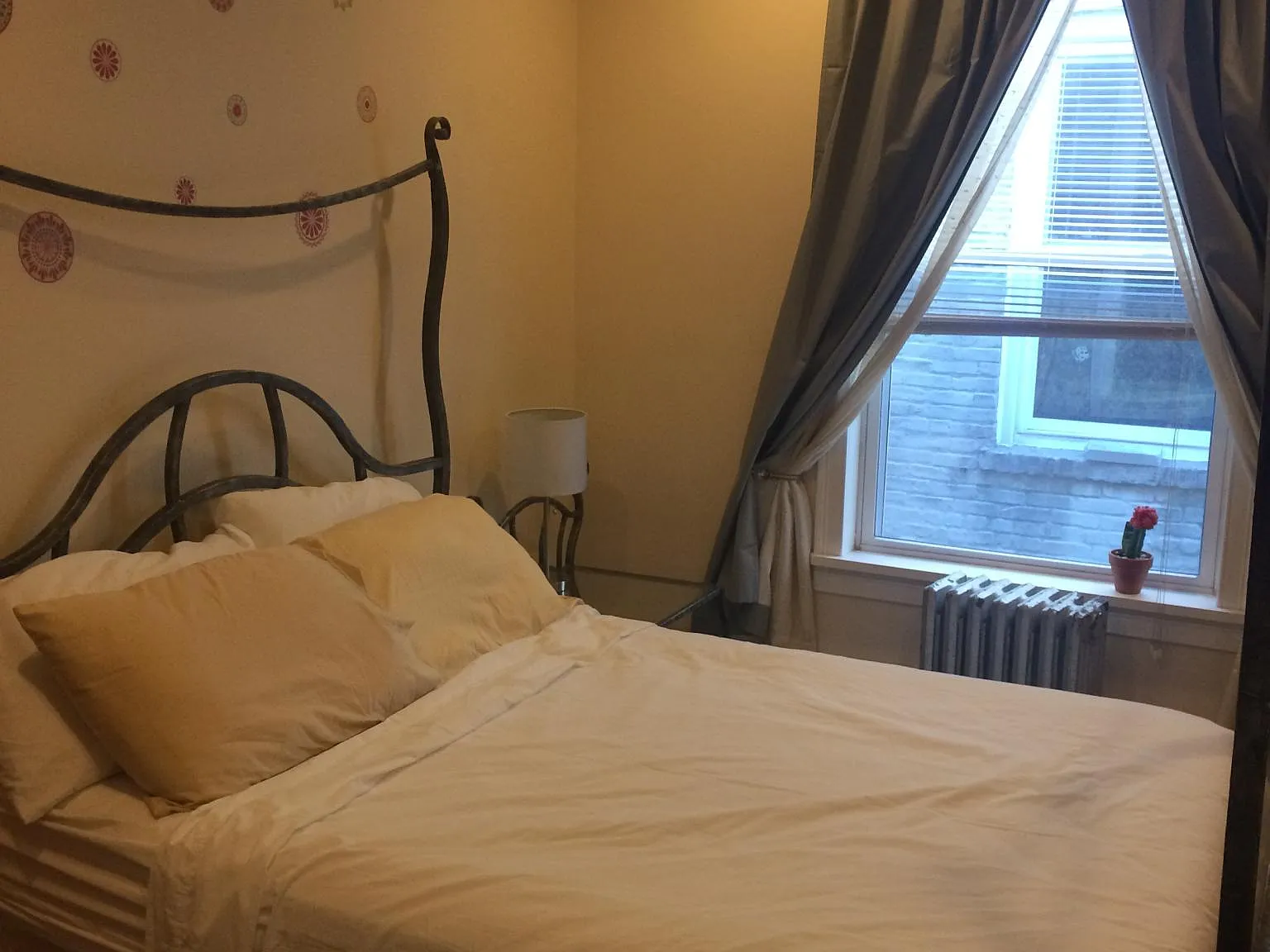 4 bed, 1400 sqft, $1,550 — Photo 2