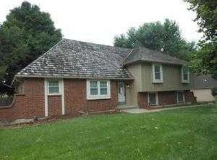 404 S Sunset Ln, Raymore, MO 64083