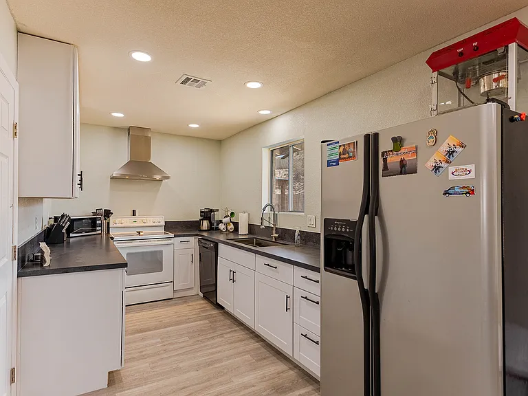 2312 Warbler Ln — Photo 5