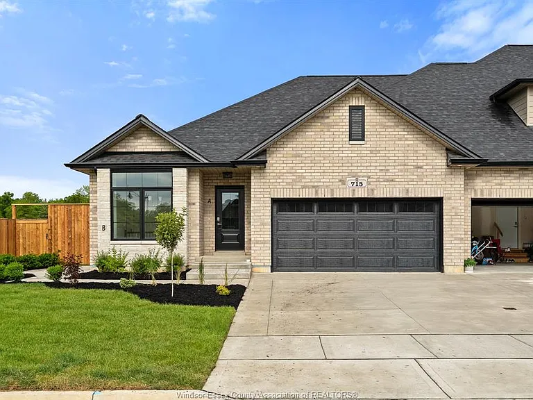 715 Elliot Point Rd #A — Photo 1