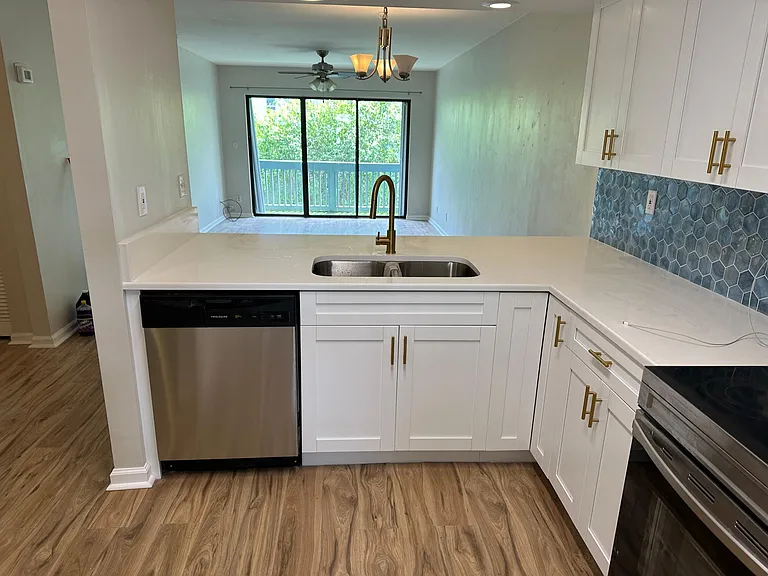 3314 Northside Dr #11 — Photo 2