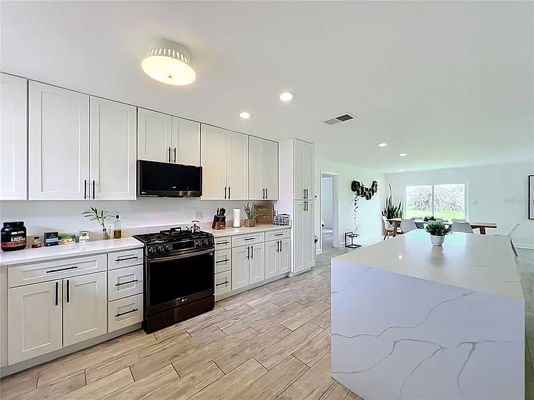5501 Memorial Dr — Photo 15