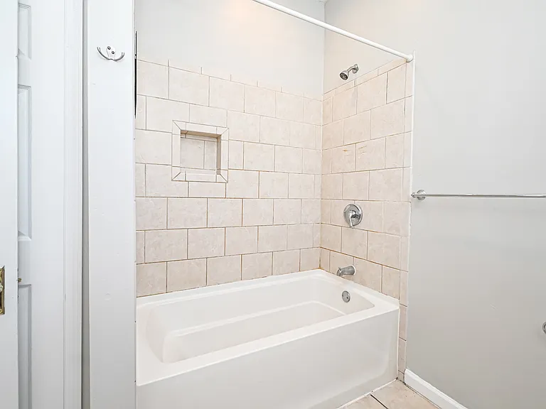 4221 Bell St — Photo 35