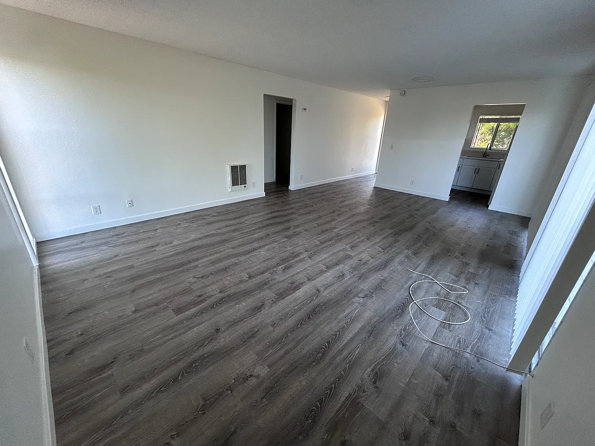 Building Photo - 180 Las Flores Dr