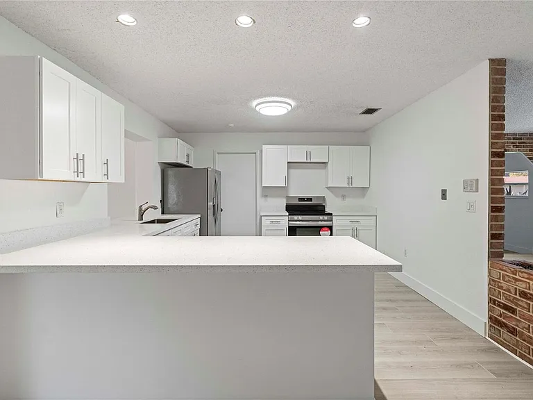16900 SW 62nd St — Photo 17