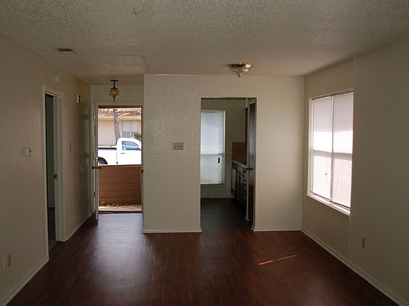 3rd image of 2754 Parkchester Dr