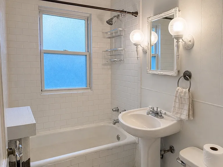 1381 Saint Clair Ave — Photo 4