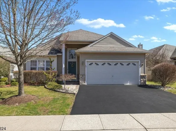 22 Daulton Dr, Franklin Twp., NJ 08873