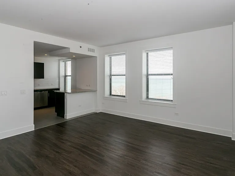 Shoreland — Photo 386