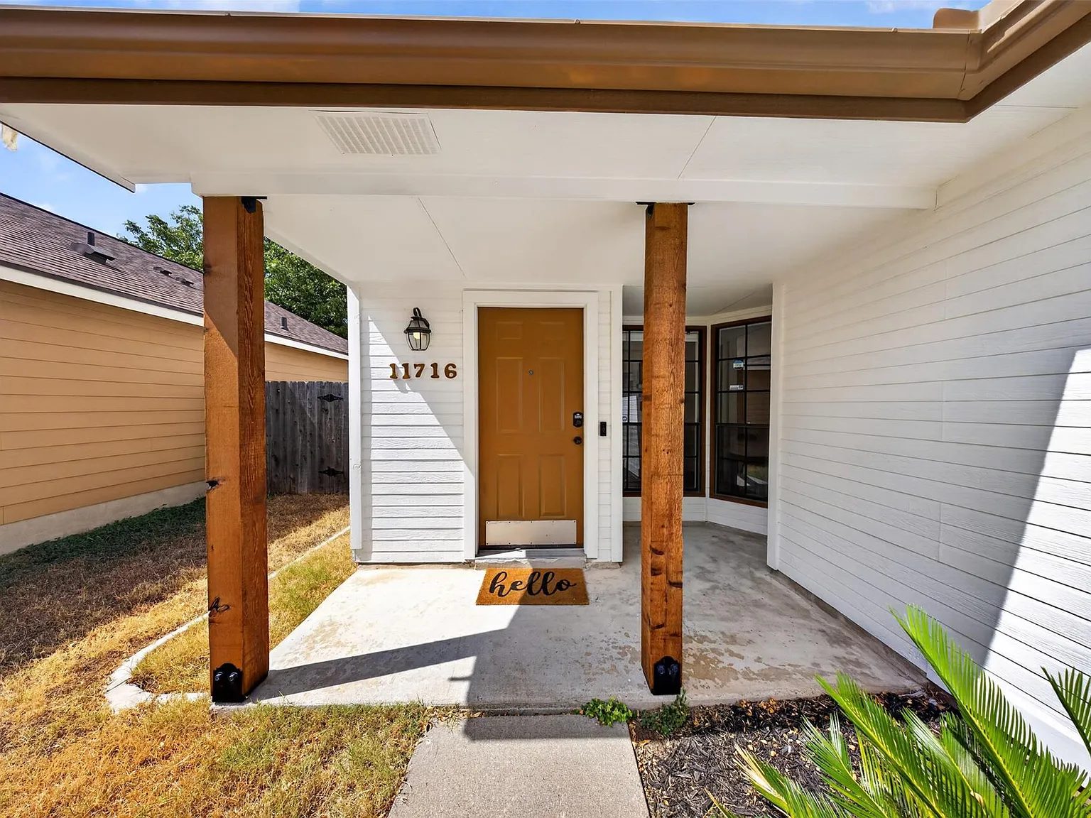 3 bed, 2.0 bath, 1087 sqft, $2,300 — Photo 2