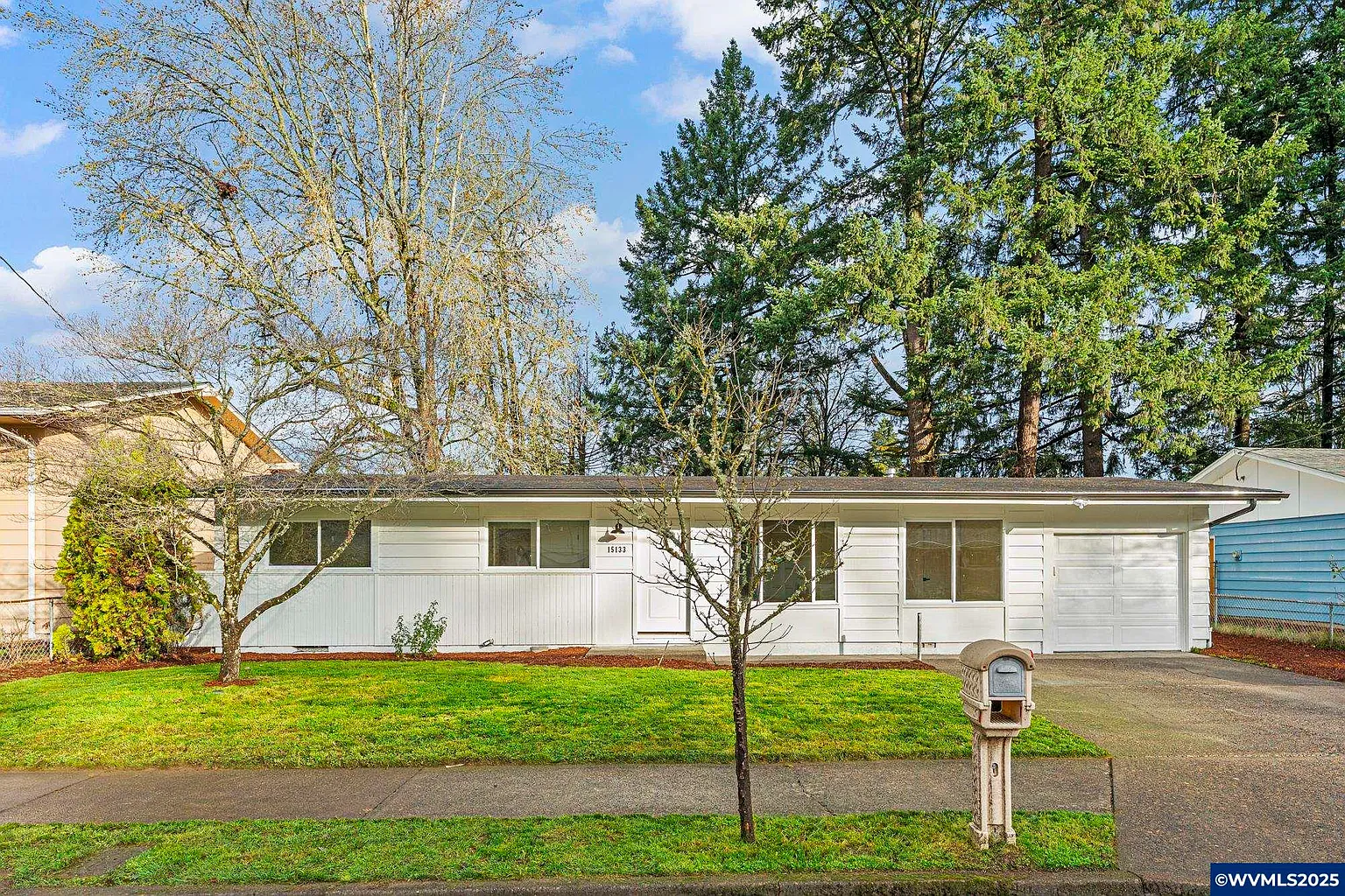 15133 SE Woodward St photo 1