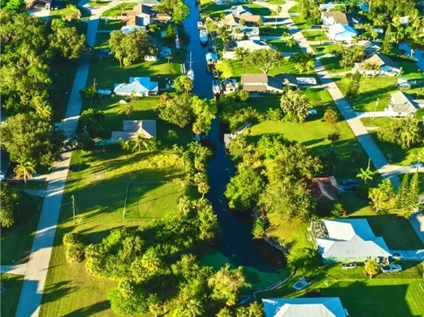 2231 Safe Harbour Ct, Alva, FL 33920