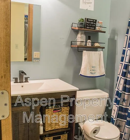 806 Dover St — Photo 14