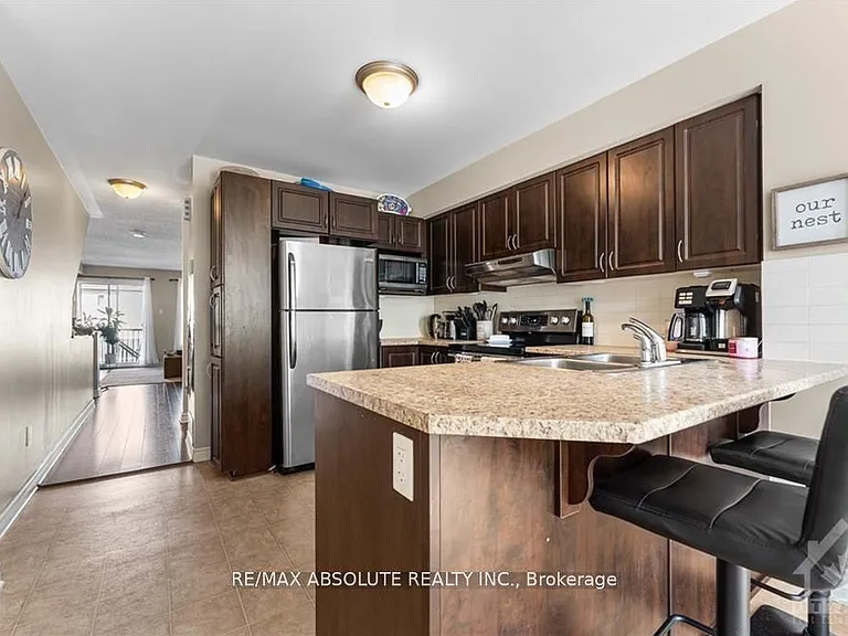 573 Chapman Mills Dr #A — Photo 3