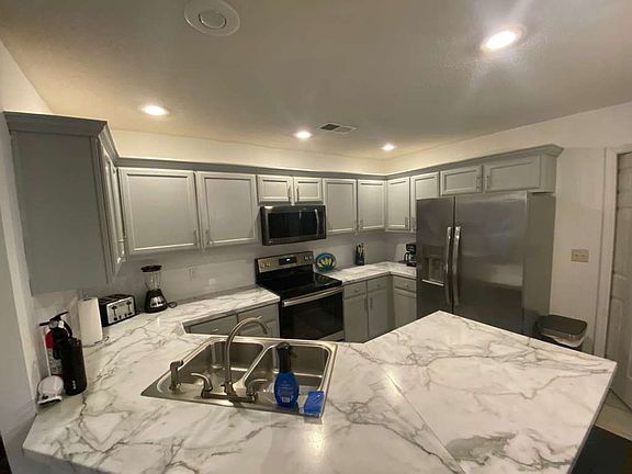5th image of 821 Belle Rive Dr