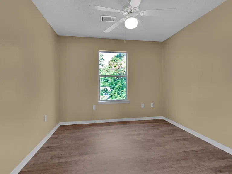 2125 Tom St — Photo 20