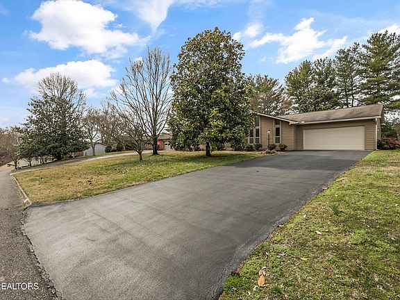 4th image of 1626 Bexhill Dr