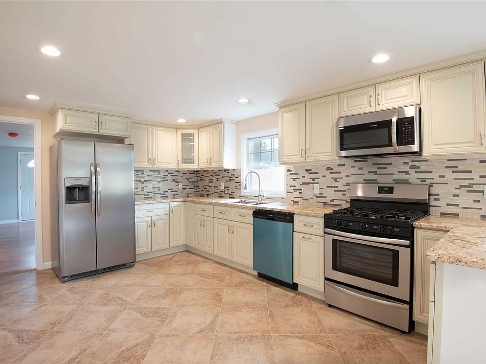 1st image of 5 Marie Cres