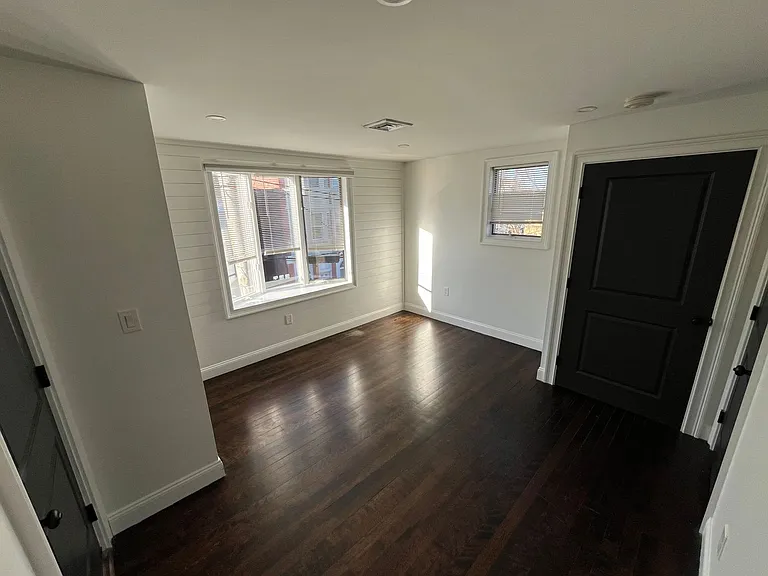 39 Endicott St — Photo 5