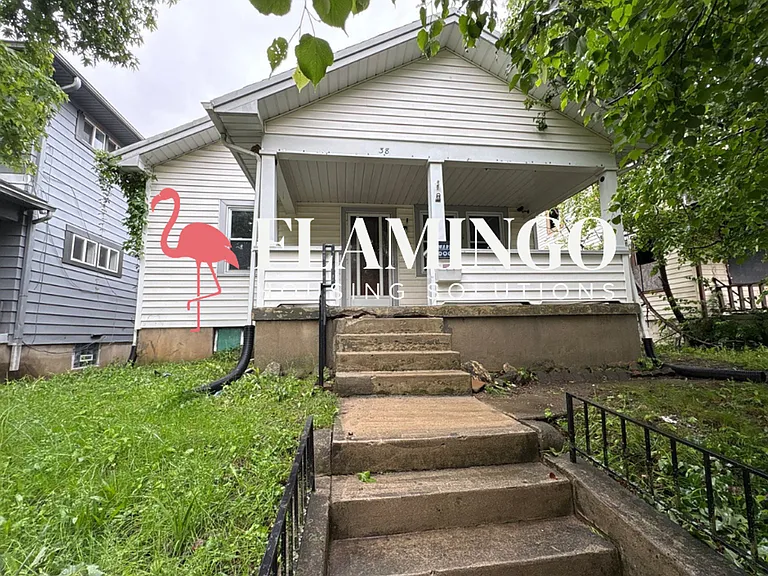 38 Pointview Ave — Photo 1