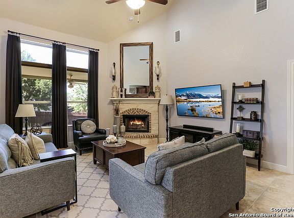 5th image of 3807 Valencia Point