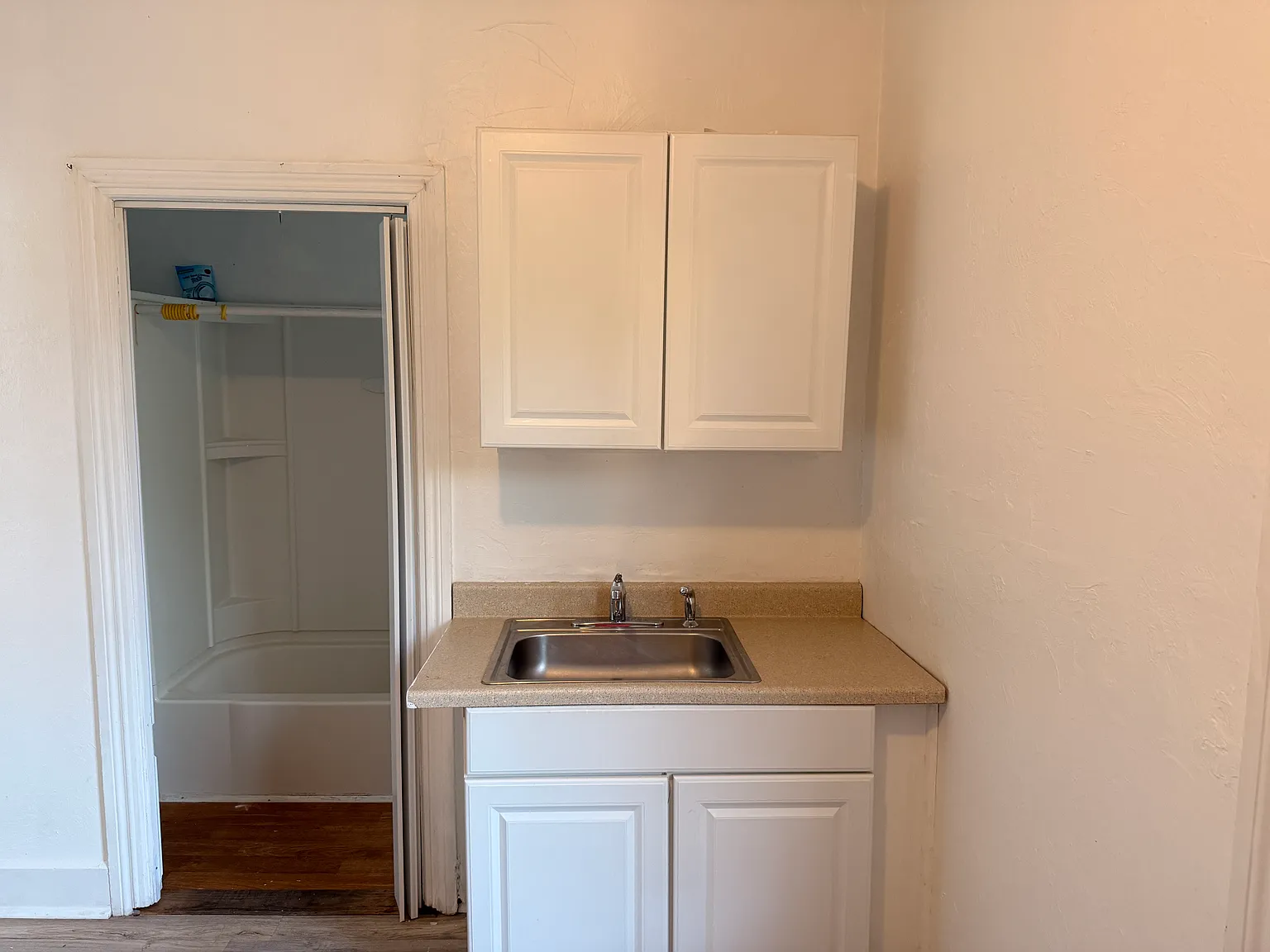 Studio, 520 sqft, $1,300 — Photo 4