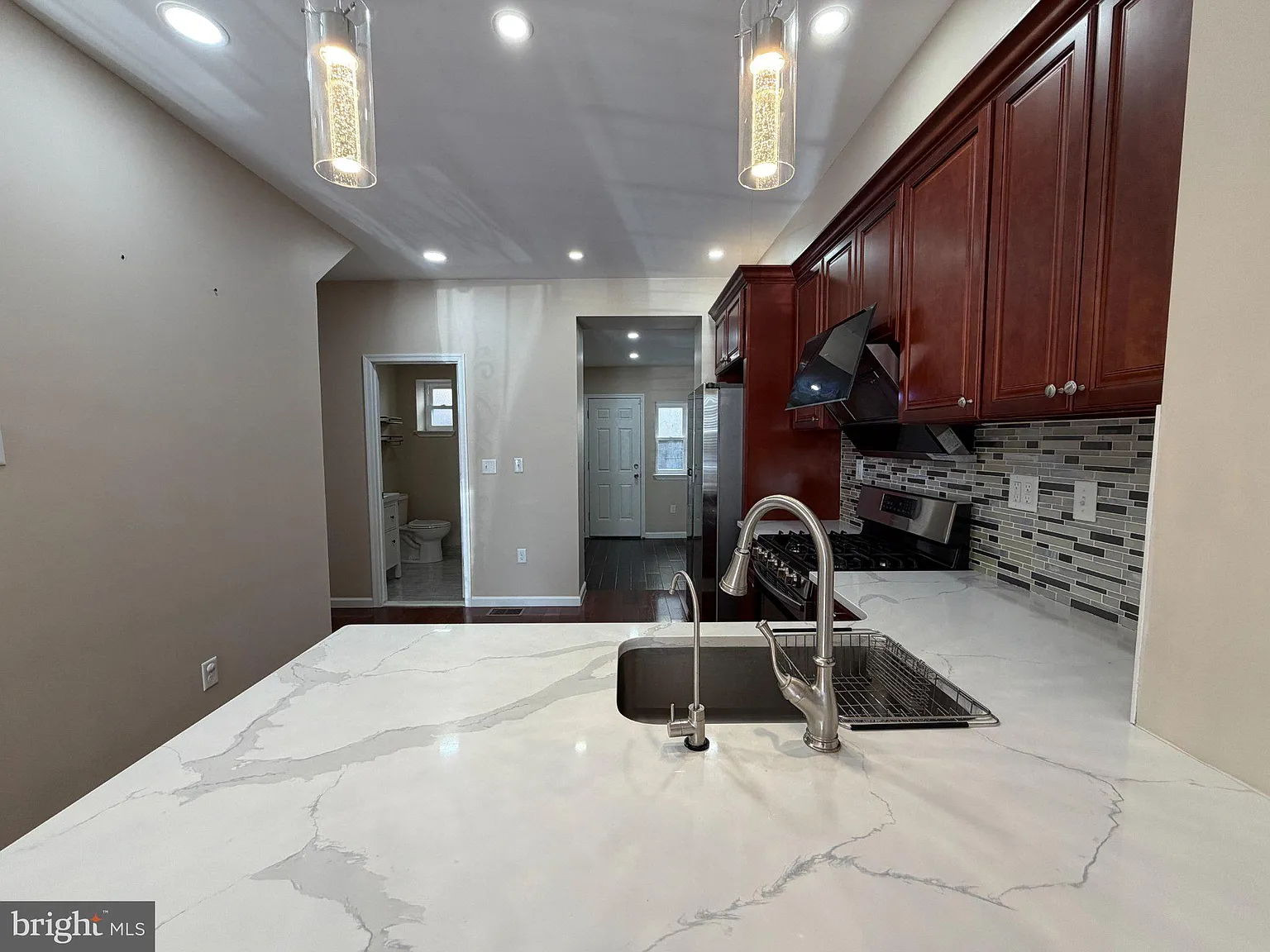 3 bed, 2.5 bath, 1952 sqft, $3,000 — Photo 4