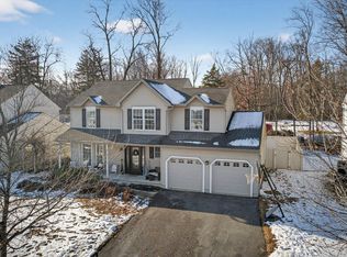 207 Woodbridge Ln, Douglassville, PA 19518