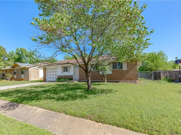 600 Meadowlake Dr, Noble, OK 73068